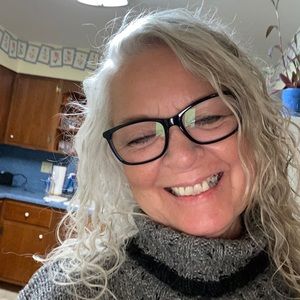 Meet your Posher, Debbie